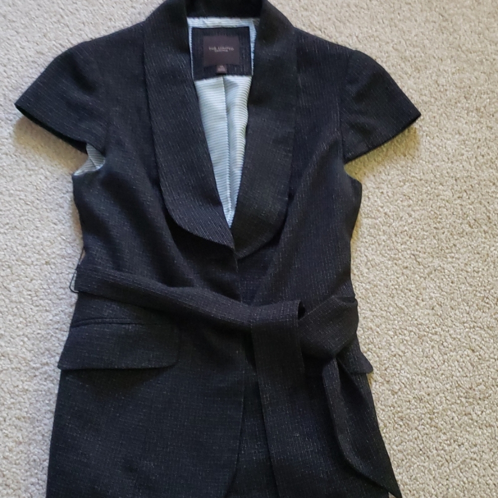 Ladies sleeveless blazer top